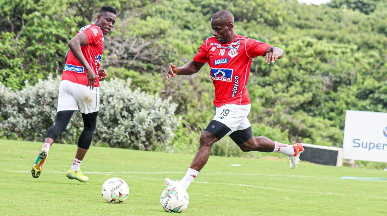 Carmelo Valencia y Cristian Martínez Borja son las opciones para el ataque. 