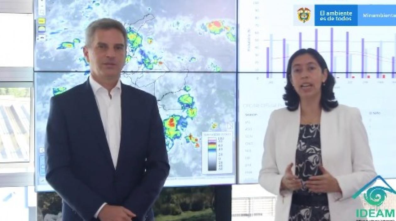 Carlos Correa, ministro de ambiente; y la directora del Ideam, Yolanda González.