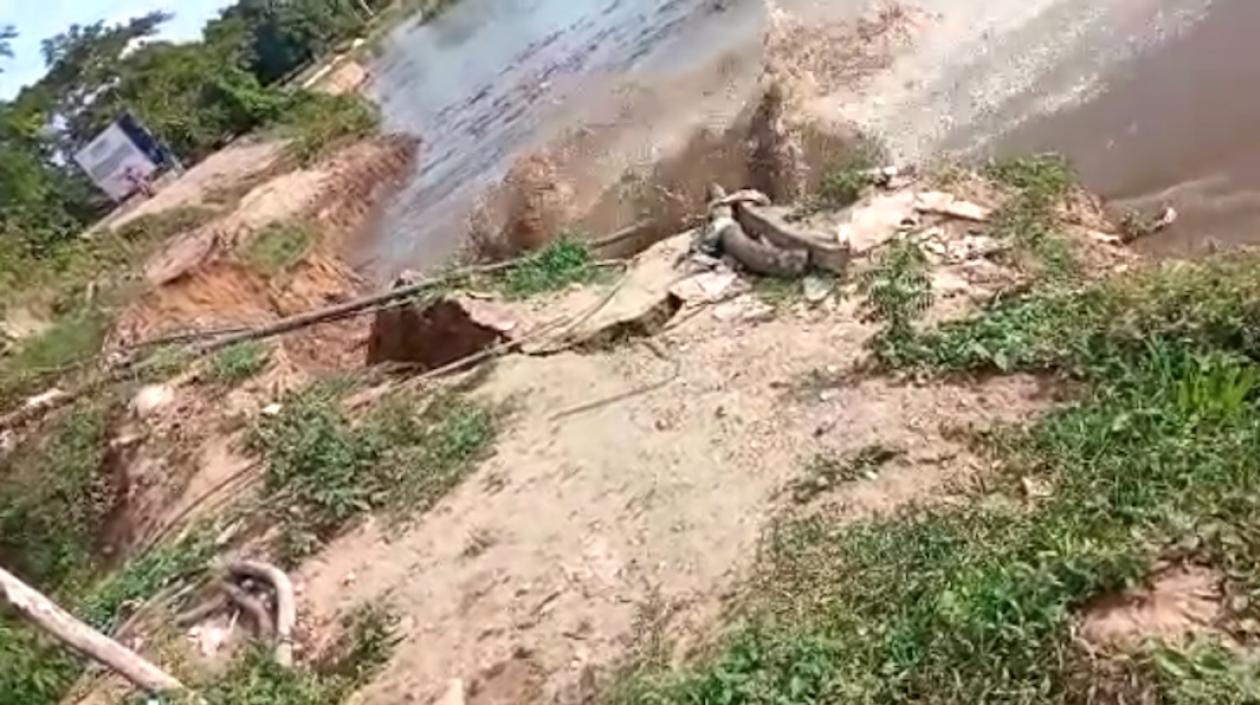 El río 'tragándose' la ribera.
