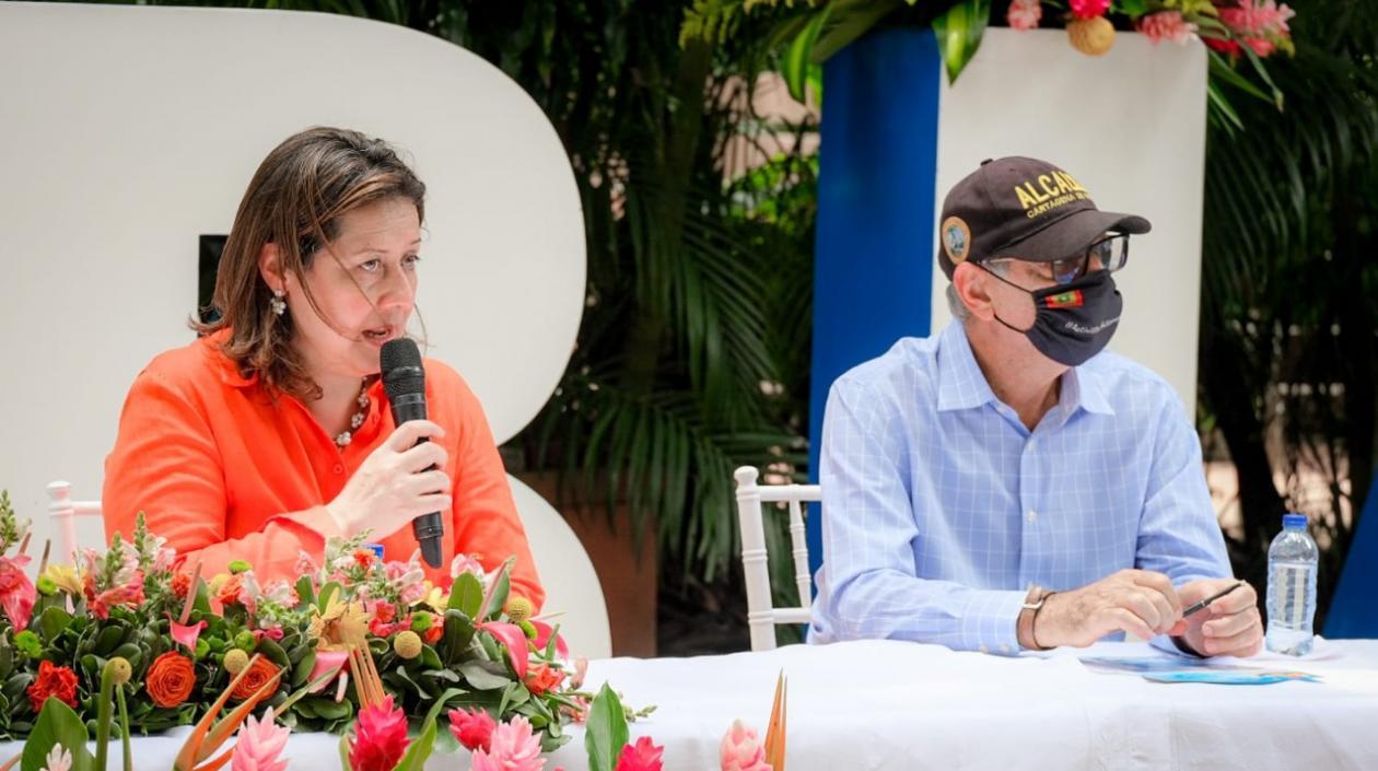 Ministra de Comercio, María Ximena Lombana Villalba, y el alcalde de Cartagena, William Dau.