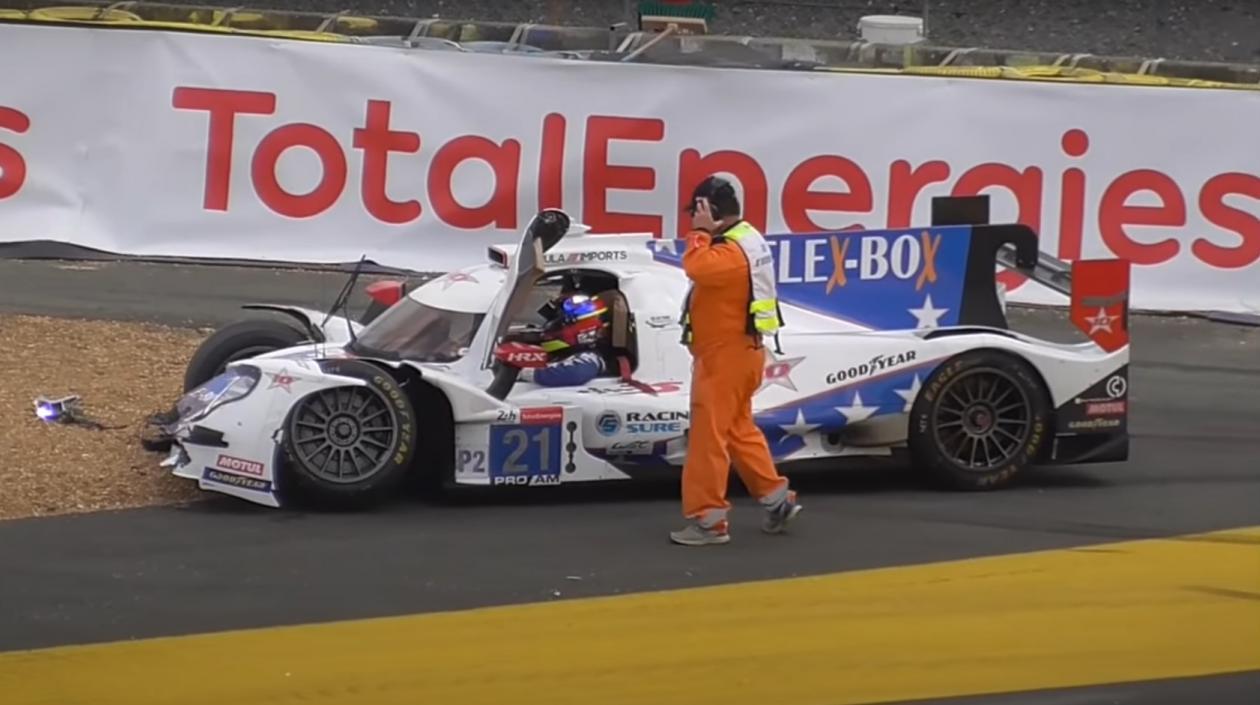 Juan Pablo Montoya adentro de su vehículo, tras el accidente. 