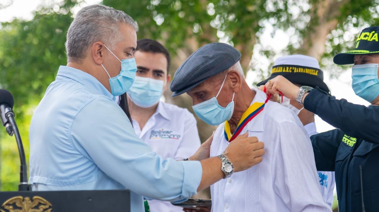 El Presidente Iván Duque y el maestro Adolfo Pacheco.