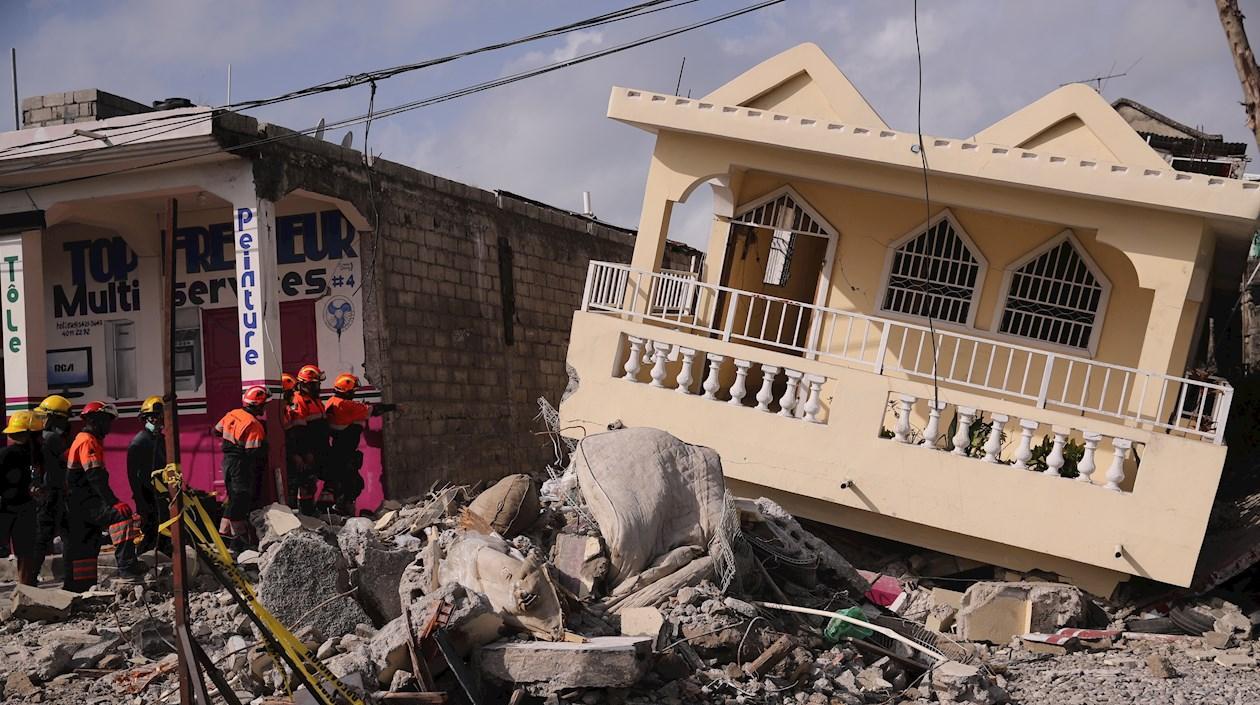 Brigada Rescate Internacional Topos trabaja en la búsqueda y rescate de supervivientes en Haití.