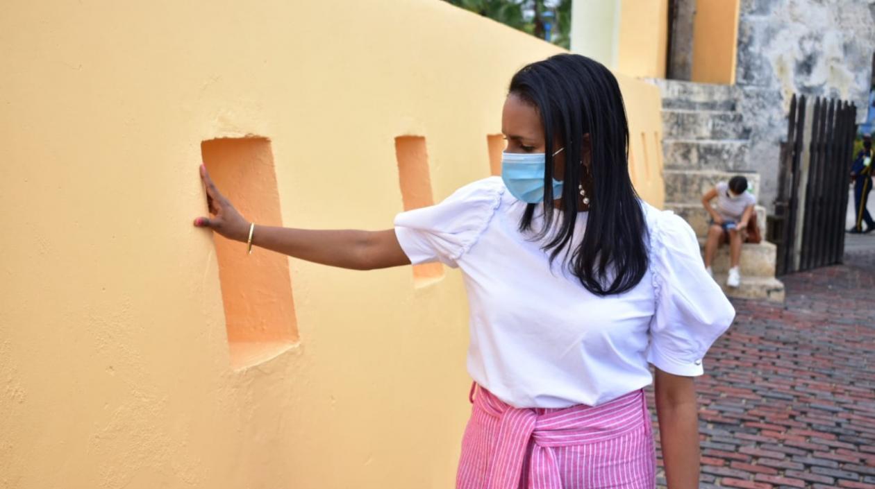 La ministra de Cultura, Angélica Mayolo, en el Fuerte de San Sebastián del Pastelillo.