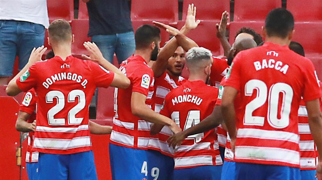 Luis Suárez celebra el gol que le sirvió Carlos Bacca. 