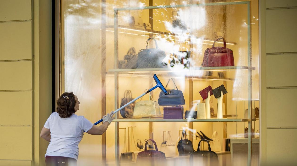 Si la persona no está vacunada no podrá entrar a un local comercial. 