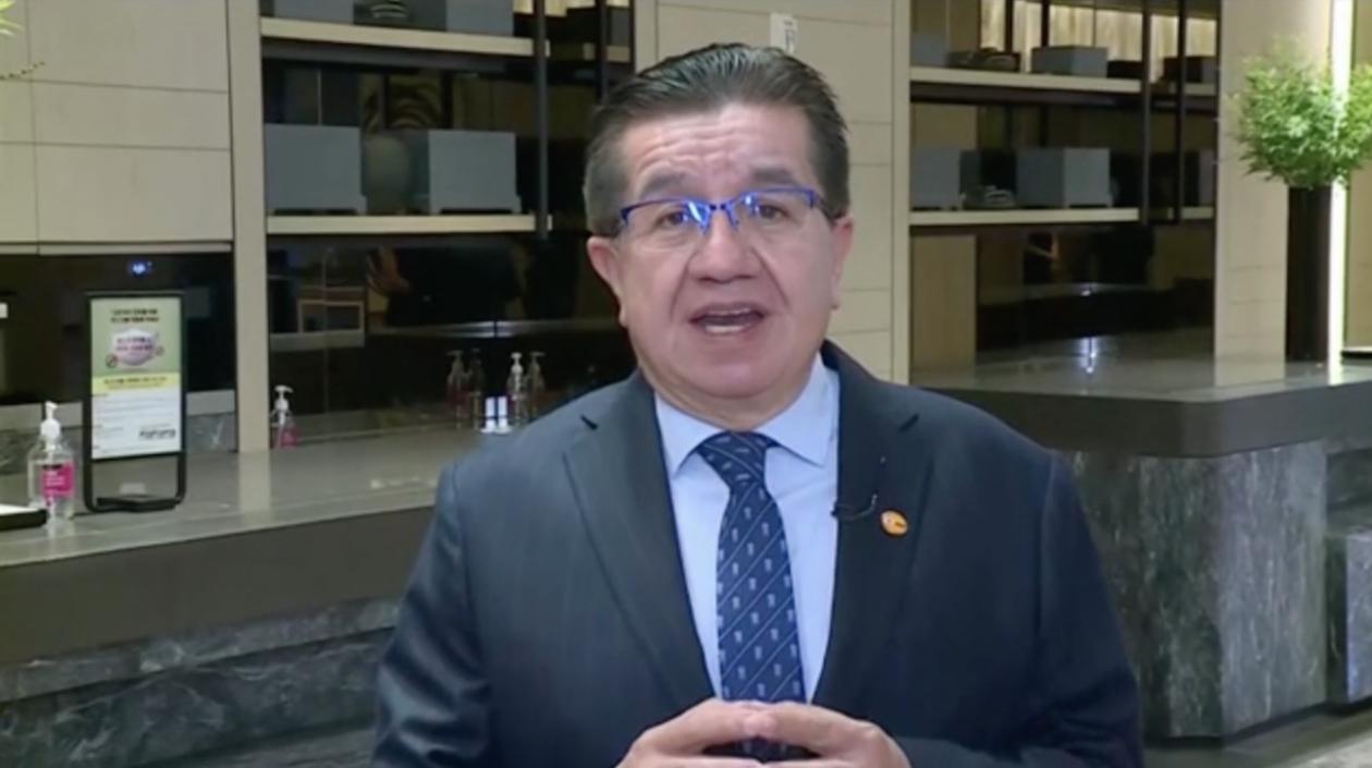 Fernando Ruiz, Ministro de Salud.