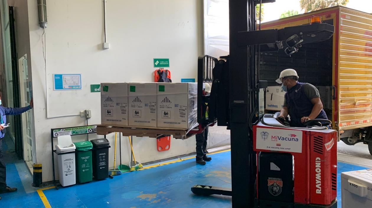 Aterrizaron en Colombia 381.420 nuevas dosis de vacuna contra el Covid-19 de la farmacéutica Pfizer.