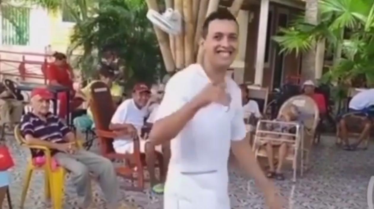 Yilmar Montoya Ramos en el hogar geriátrico San Camilo. 