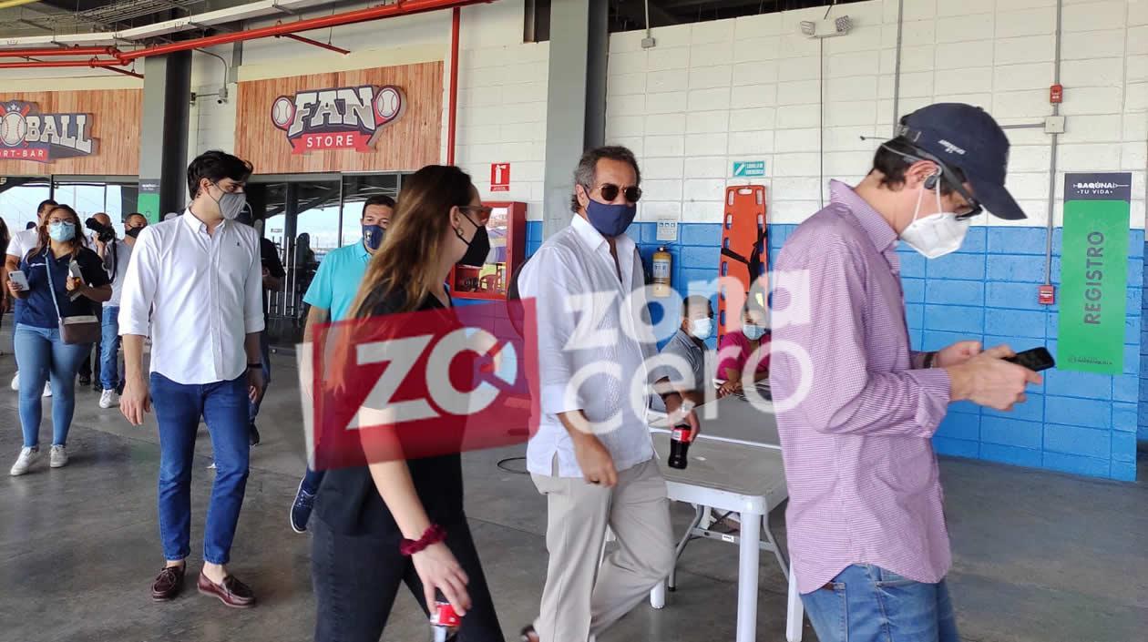 Neven Ilic a su vista al estadio Édgar Rentería. 