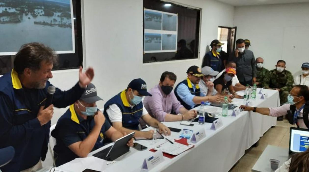 El director de UNGRD, Eduardo González, en La Mojana.