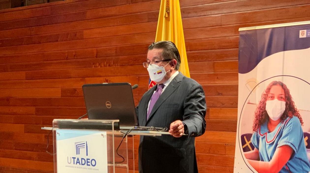 Fernando Ruiz Gómez, ministro de Salud.