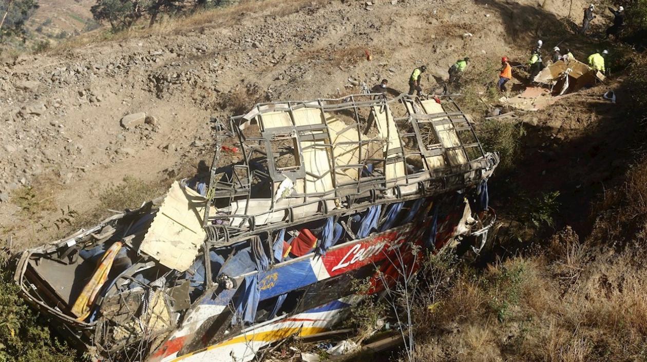 La Policía investiga si el conductor se quedó dormido y perdió el control o si excedió la velocidad.