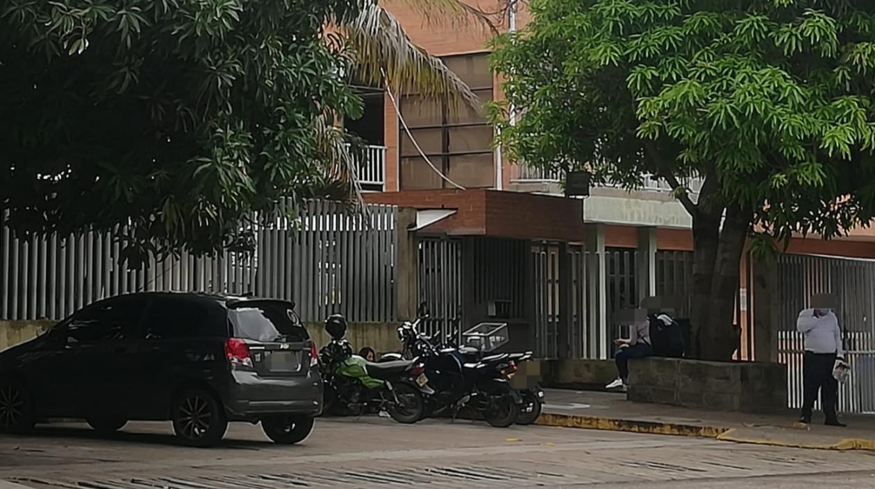 Los cuerpos de la pareja permanecen en Medicina Legal. 