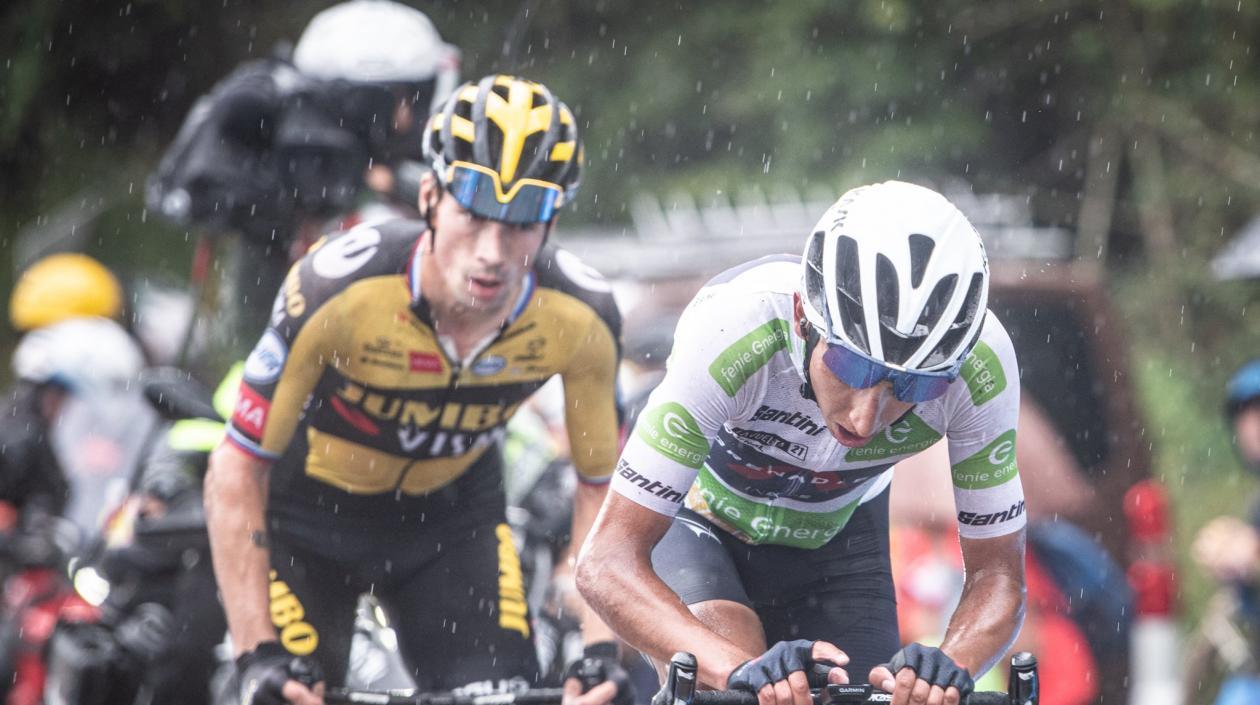 Egan Bernal y Primoz Roglic durante la etapa. 