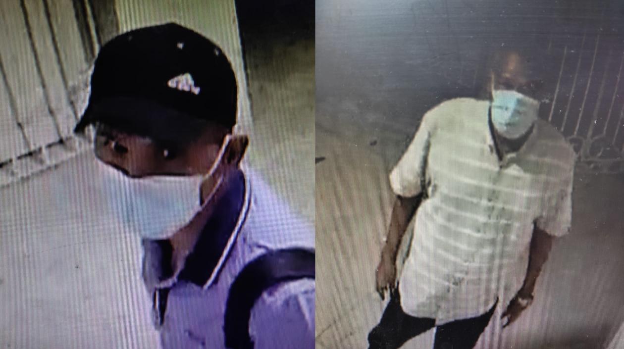 Los dos presuntos ladrones que quedaron grabados en la cámara de seguridad. 