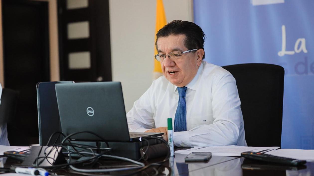 El Ministro de Salud, Fernando Ruiz.