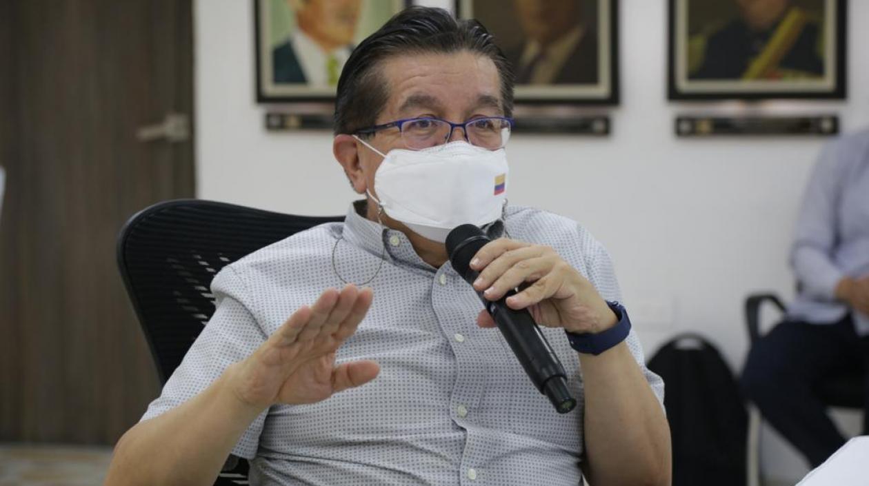 El Ministro de Salud, Fernando Ruiz.