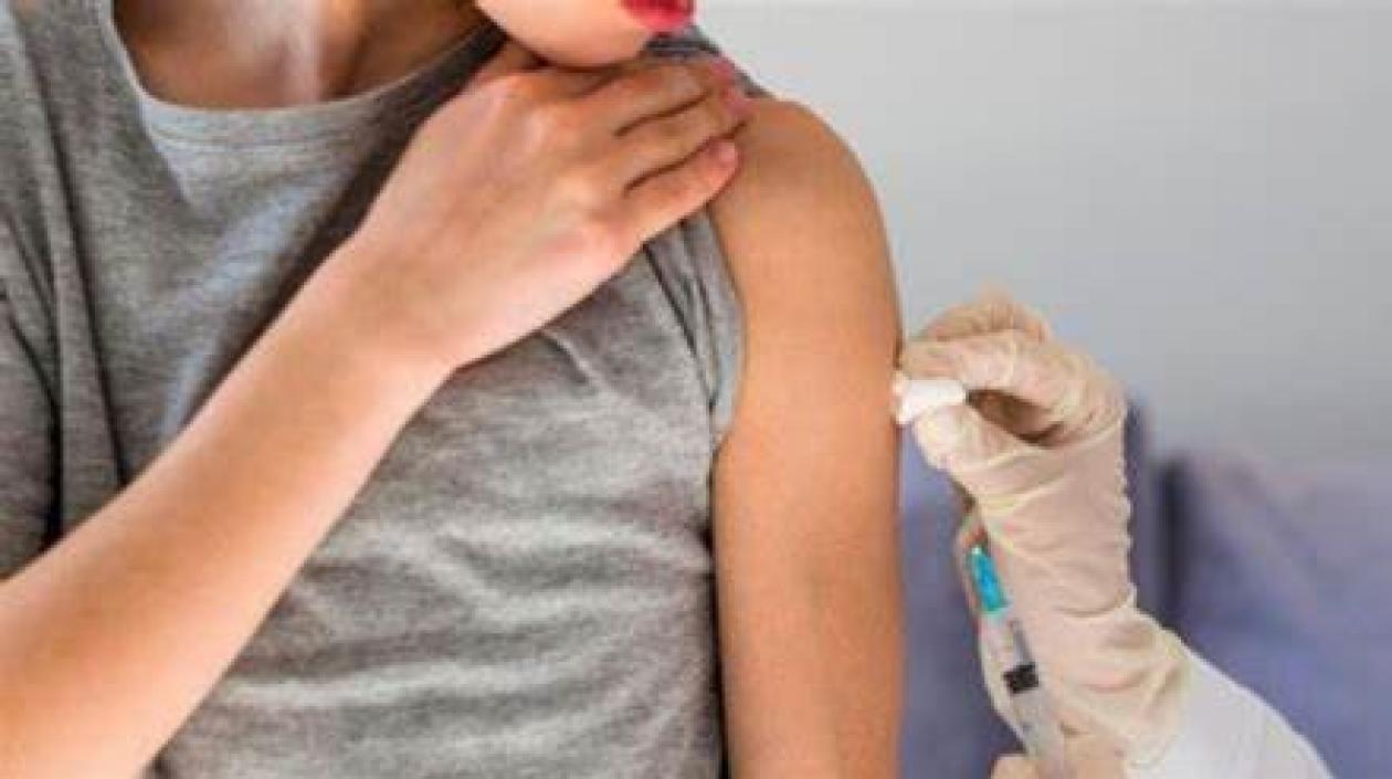  Minsalud hace un llamado para que los padres incentiven y apoyen la vacunación contra el Covid-19 en sus hijos. 