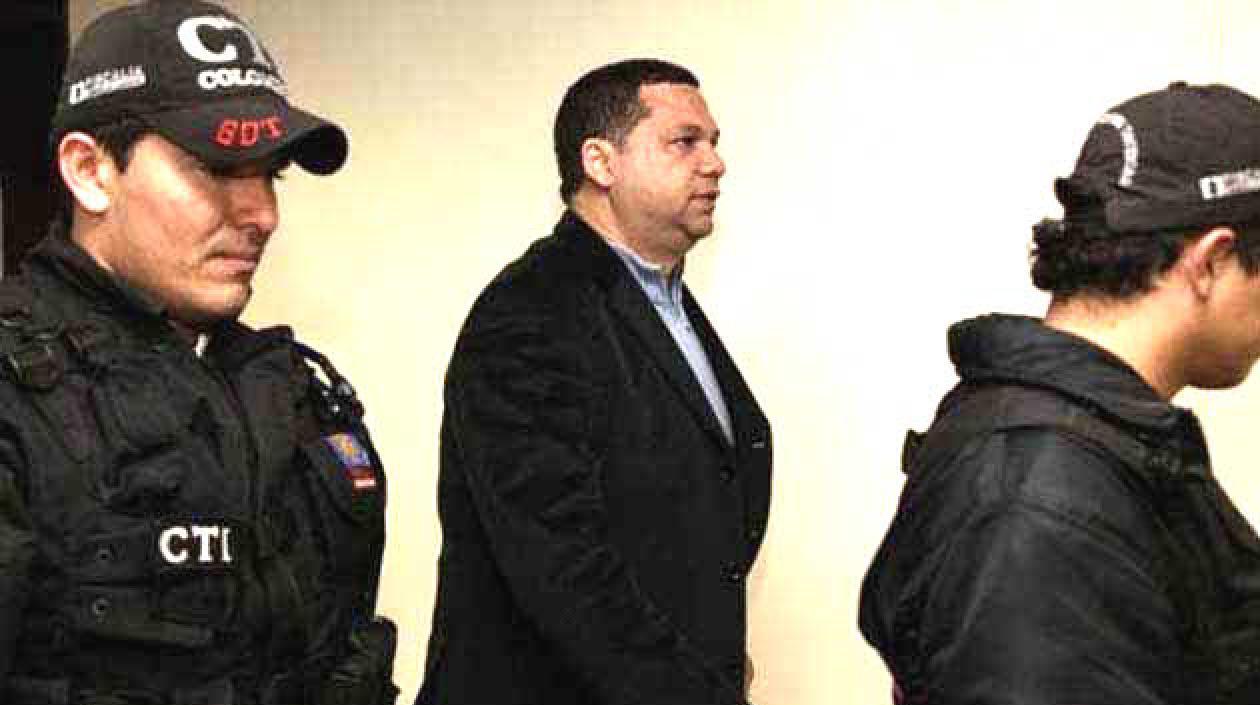 El abogado Arcadio Martínez cuando fue capturado por el CTI.