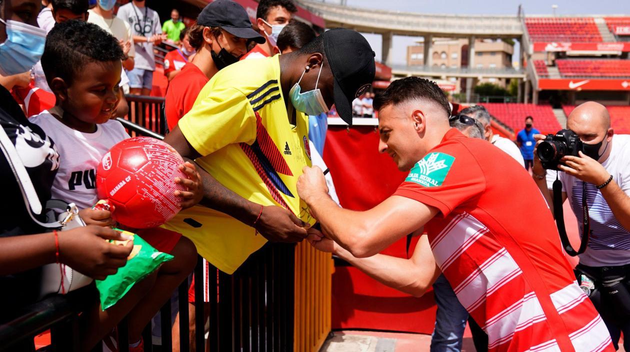 Santiago Arias, lateral colombiano del Granada. 