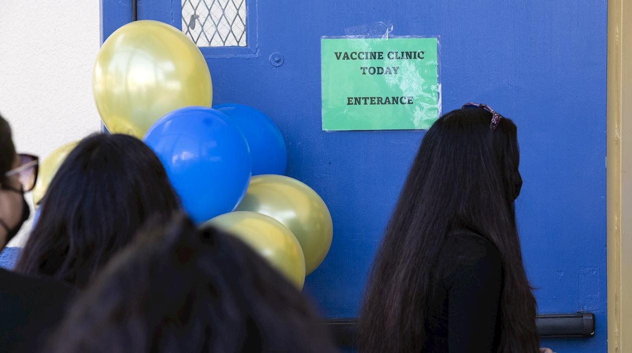 Niños entran a un colegio estadounidense, en una fotografía de archivo. 