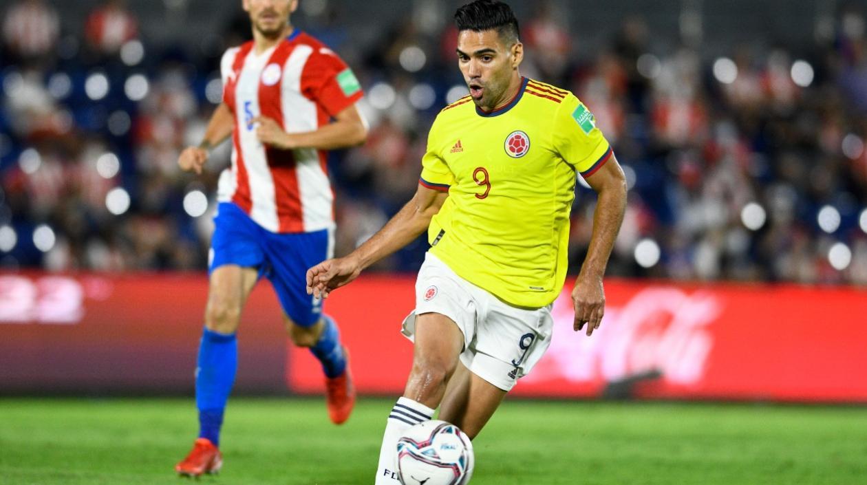 Falcao García durante el partido ante Paraguay.