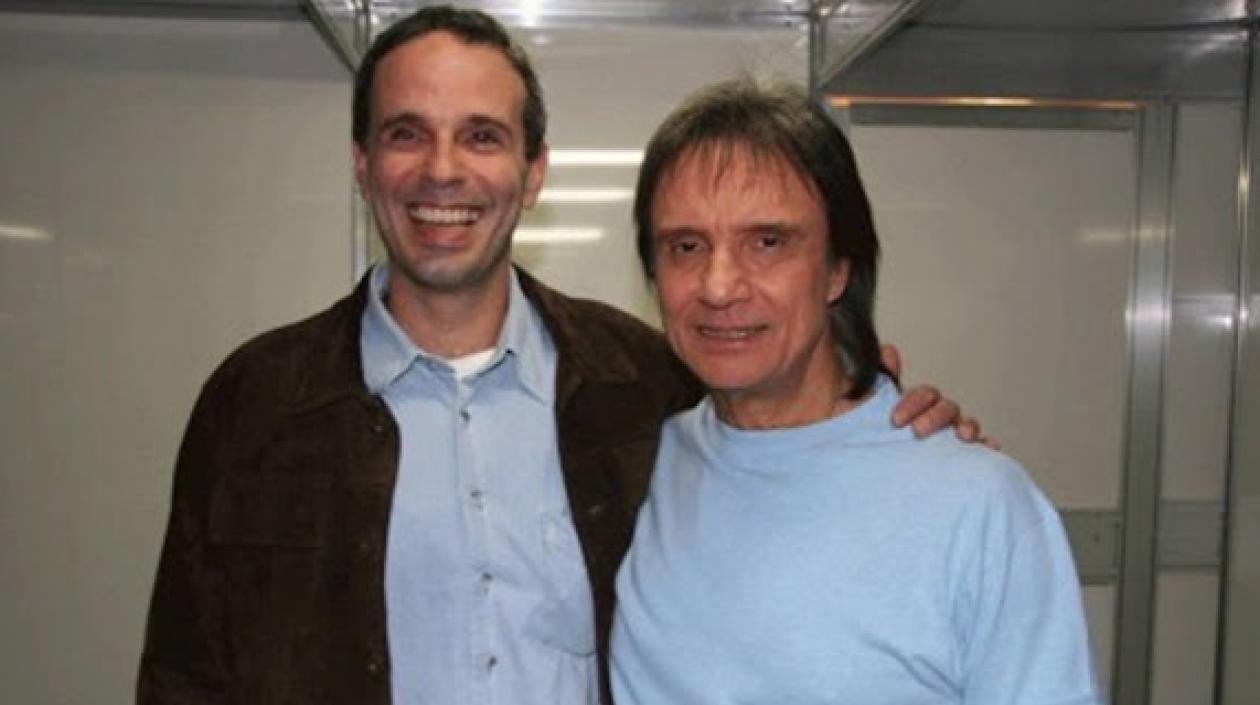 Dudu Braga y su padre, el reconocido cantante Roberto Carlos.