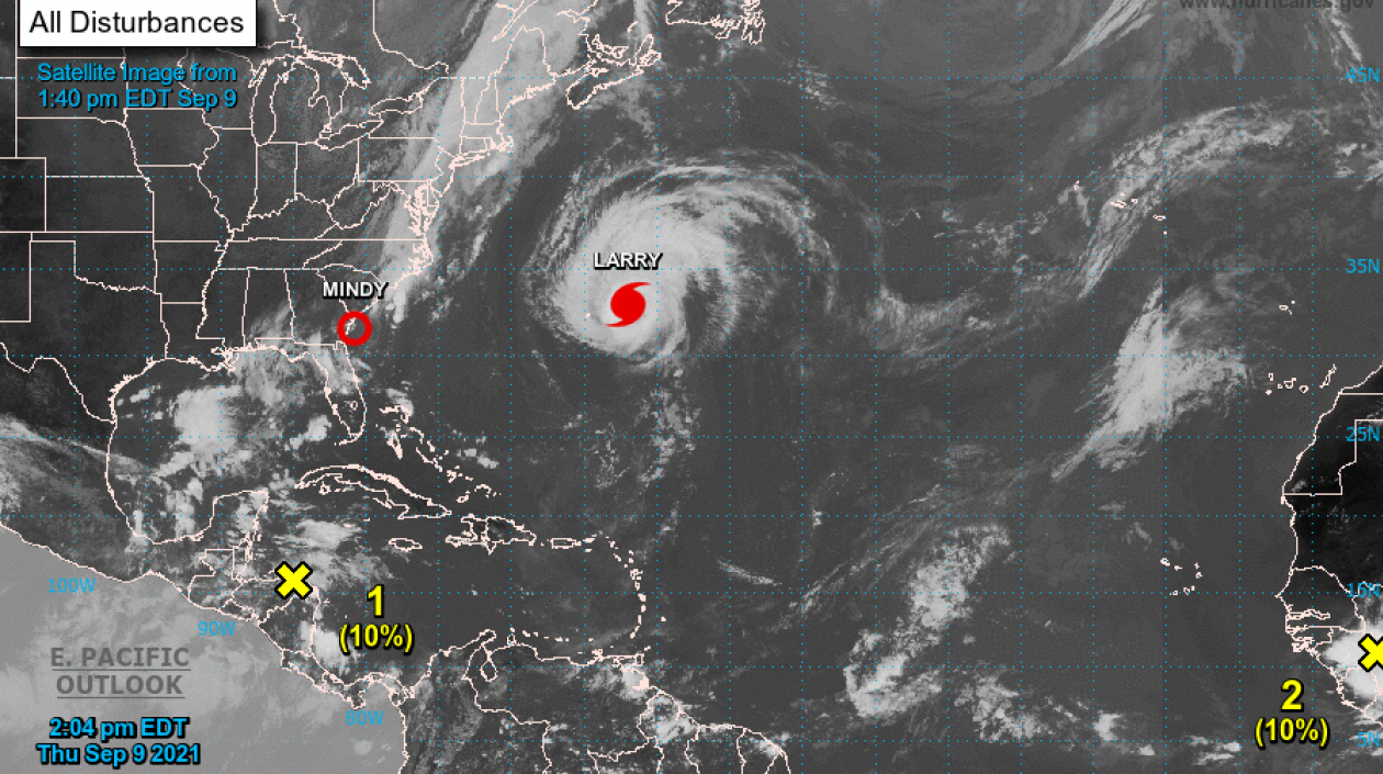 Así están las dos tormentas Mindy y Larry.