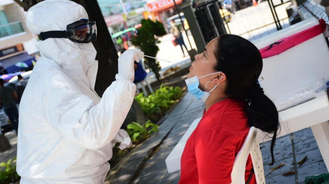 En los parques siguen tomando muestras para detectar casos activos de Covid-19.