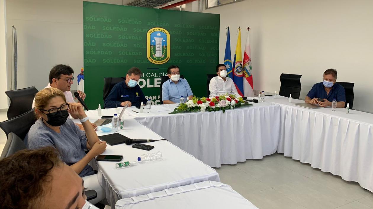 Puesto  de Mando Unificado (PMU) número 100, liderado por el ministro de Salud, Fernando Ruiz, desde Soledad, Atlántico.