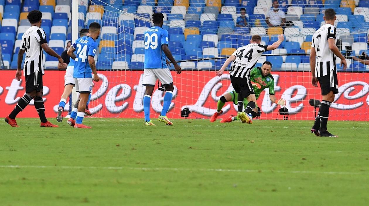 El colombiano David Ospina fue titular.