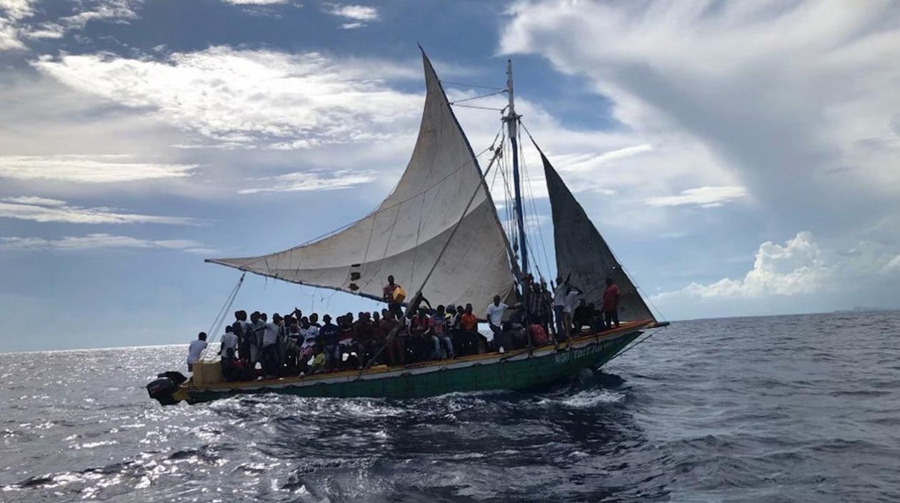 Una embarcación con un grupo de 104 haitianos fue interceptada el domingo, frente a las costas de Miami, Florida.