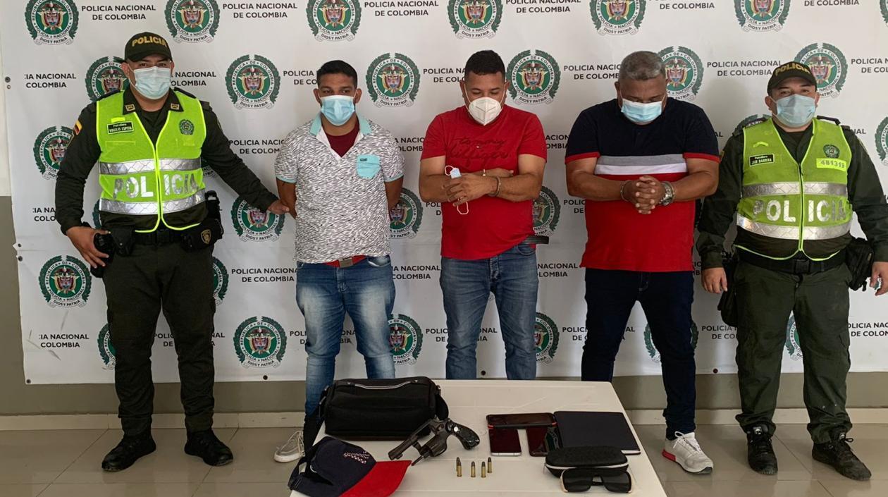 Los tres capturados fueron dejados a disposición de la Fiscalía. 