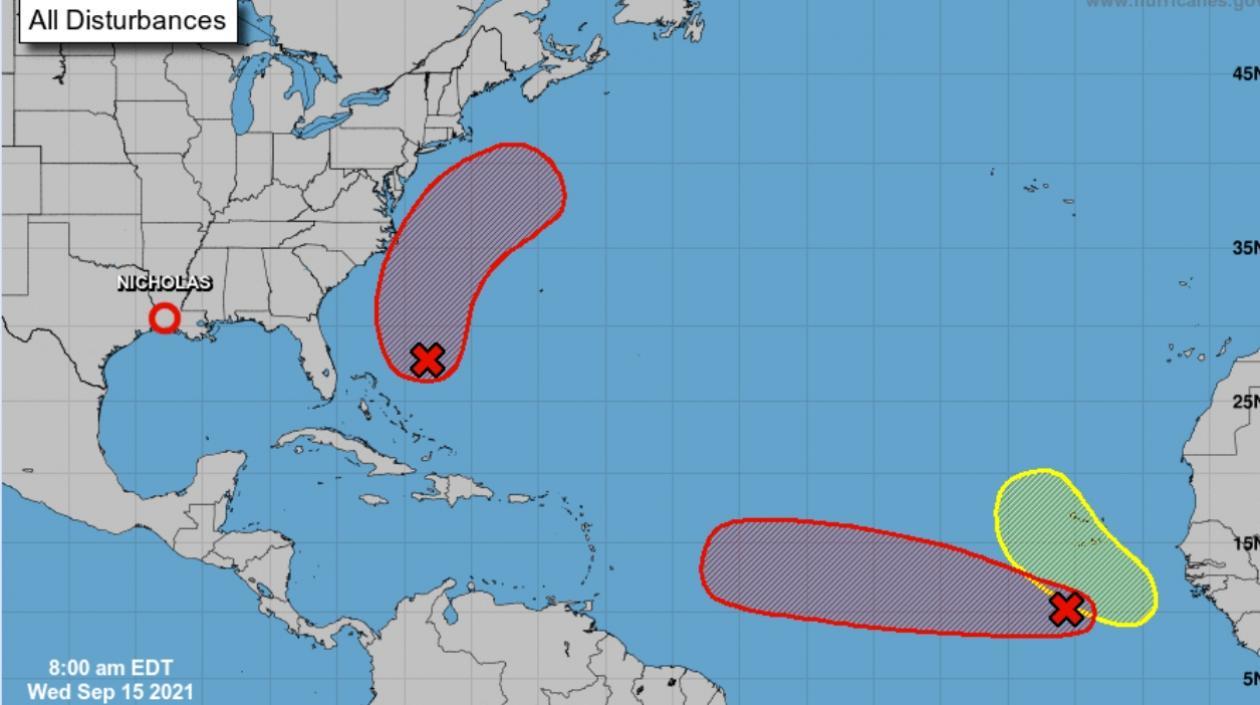 Sistema de baja presión (zona roja del lado derecha) que se dirige al Mar Caribe. 
