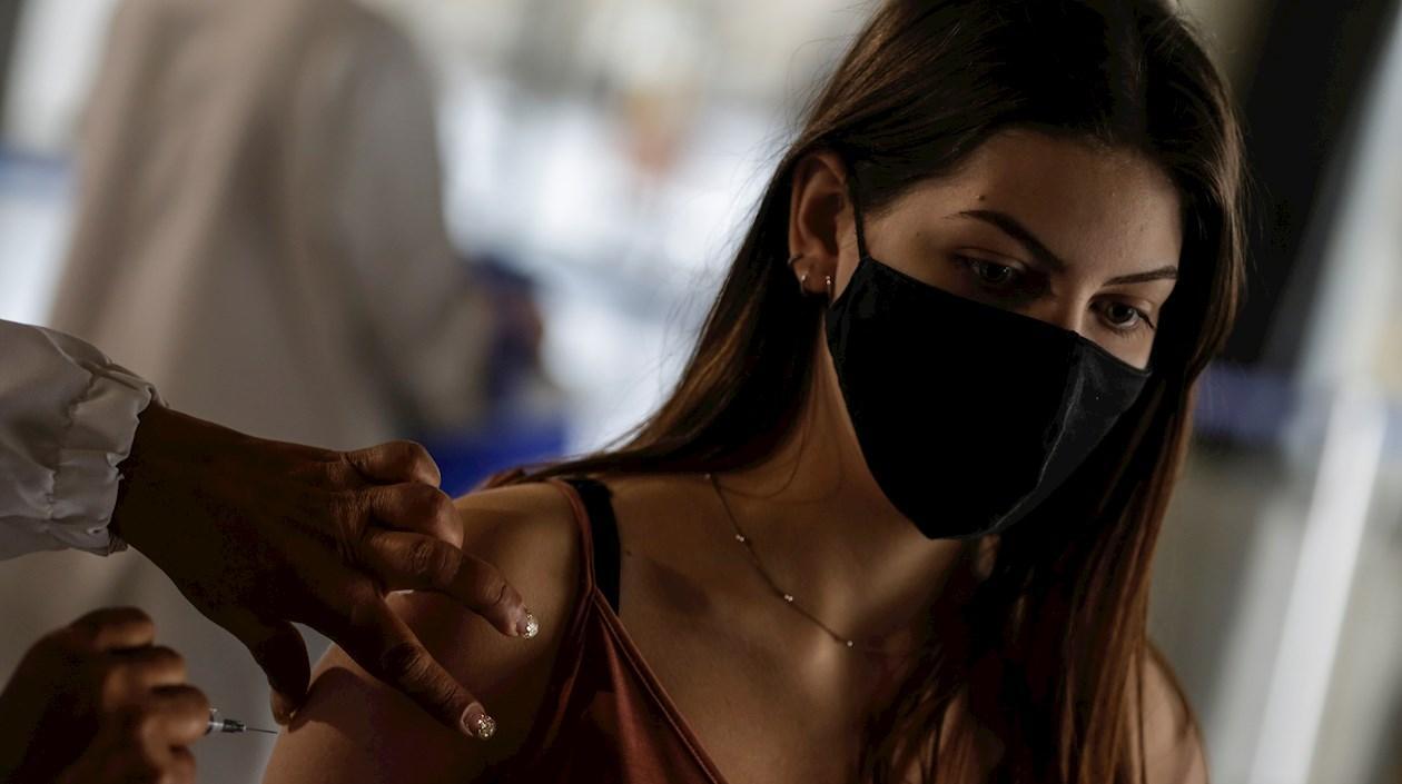 La vacunación contra el Covid-19 en Brasil, en las edades entre 12 y 17 años debía comenzar hoy.