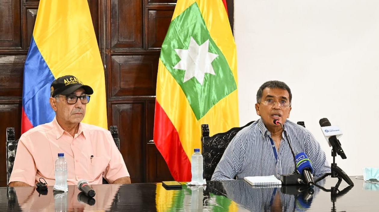 Alcalde de Cartagena, William Dau Chamat, en rueda de prensa, con el abogado Jorge Iván Acuña.