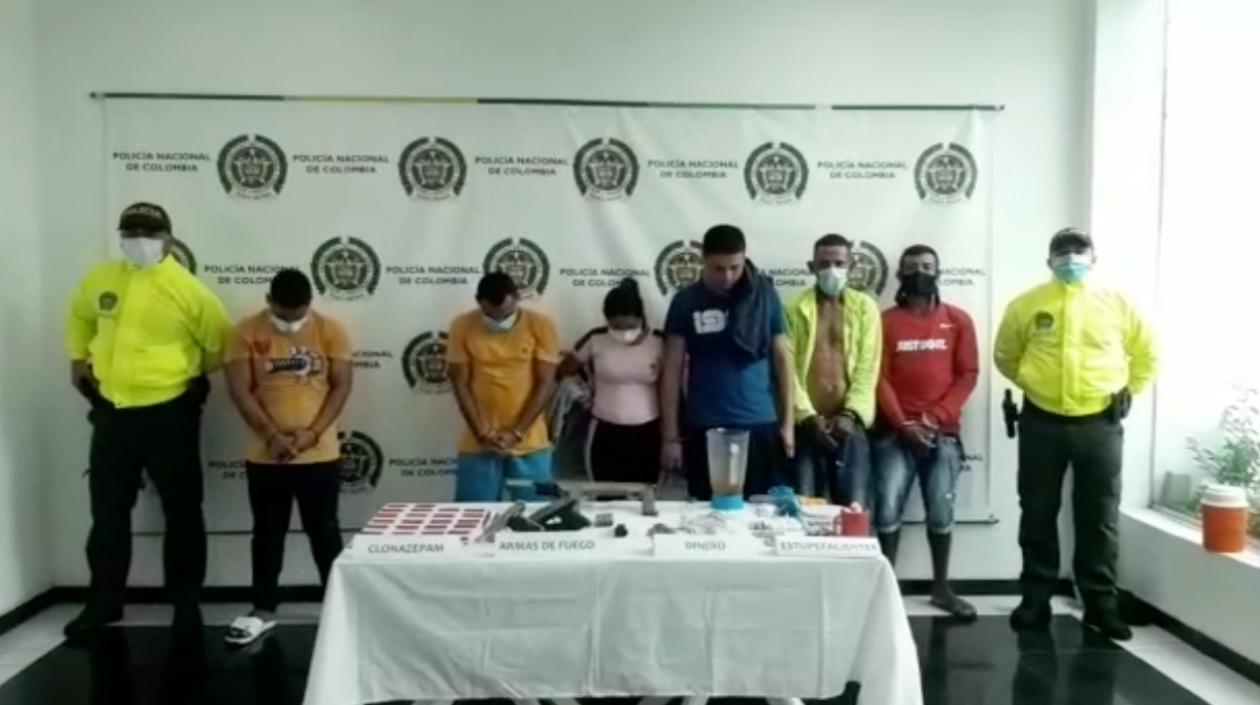Seis de los capturados por la Policía en el operativo. 