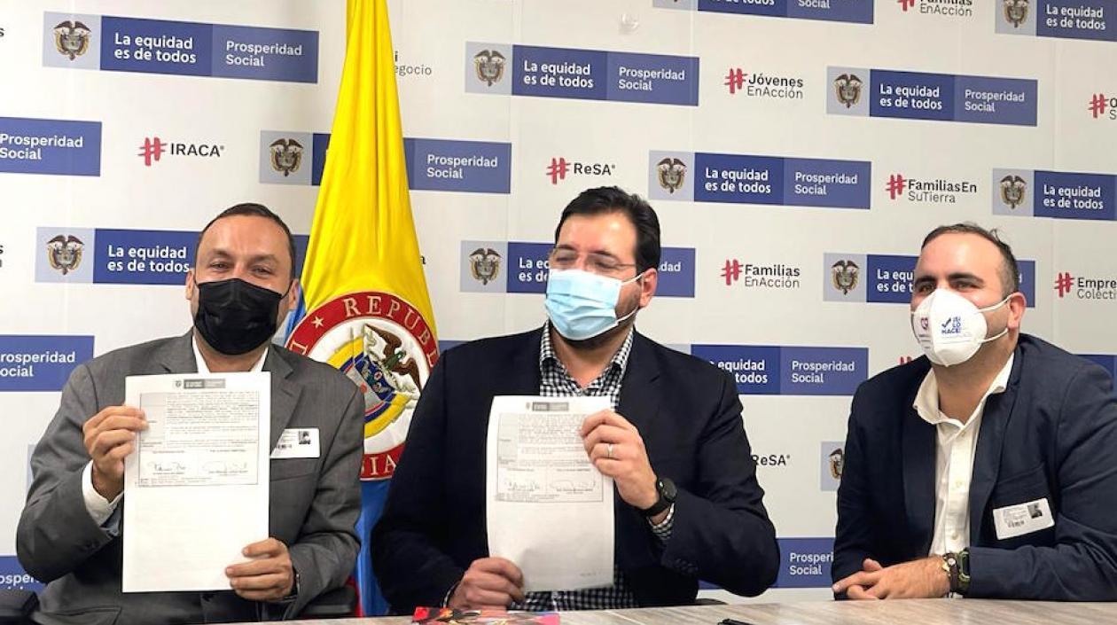 El Alcalde José Fernando Vargas, el Subdirector de DPS Pierre García y el Representante José Amar.