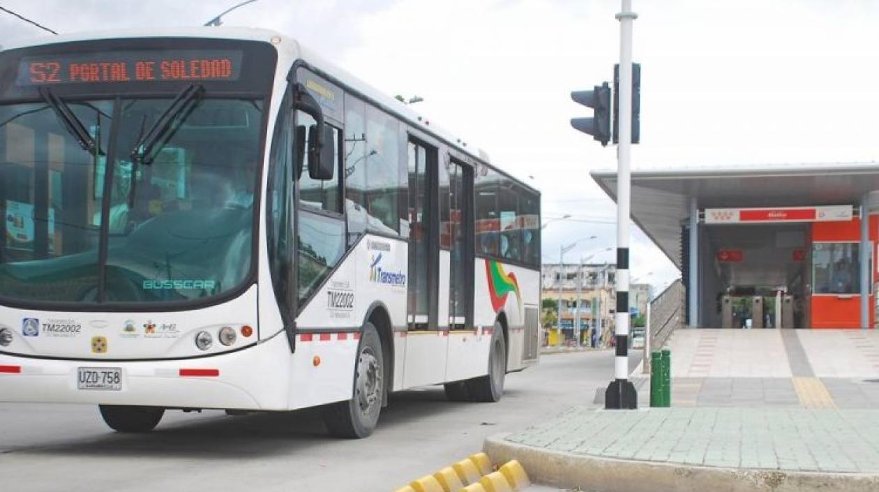 Un bus de Transmetro sobre la Troncal de Murillo. 