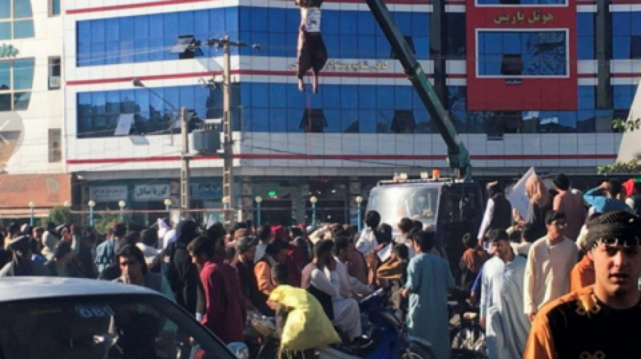 Talibanes mataron y colgaron a 4 secuestradores