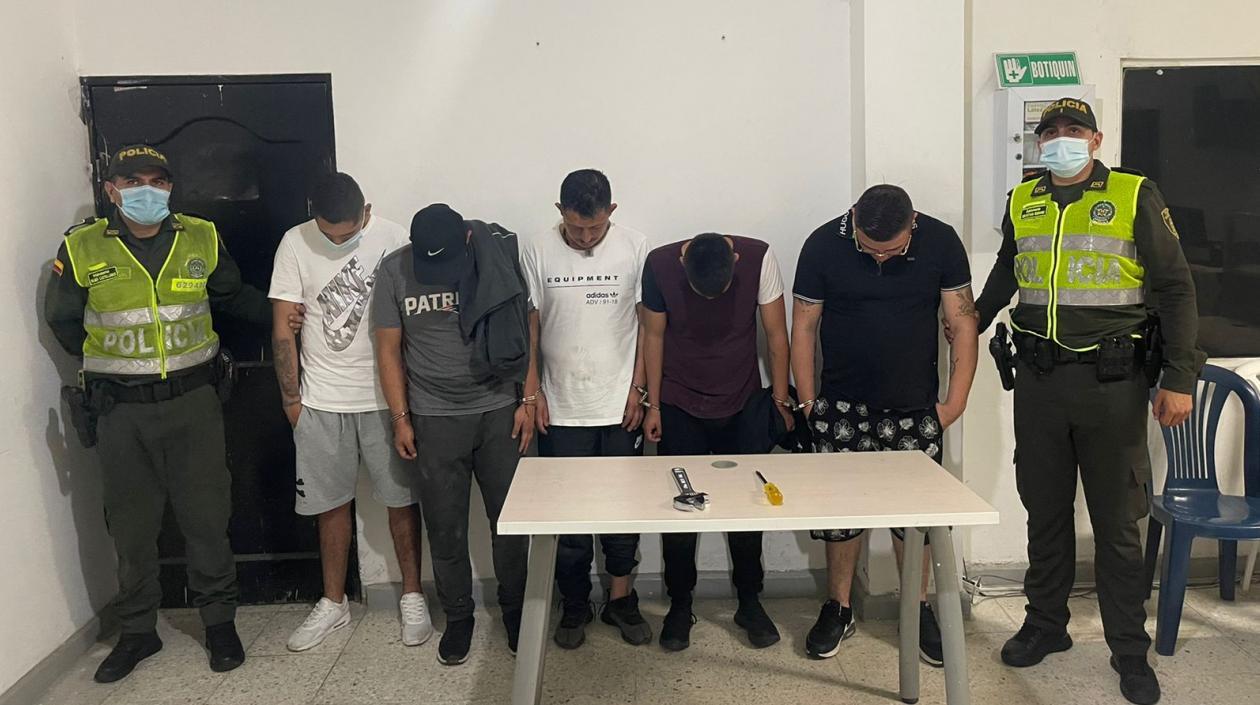 Los cincos capturados fueron conducidos a la URI de la Fiscalía. 