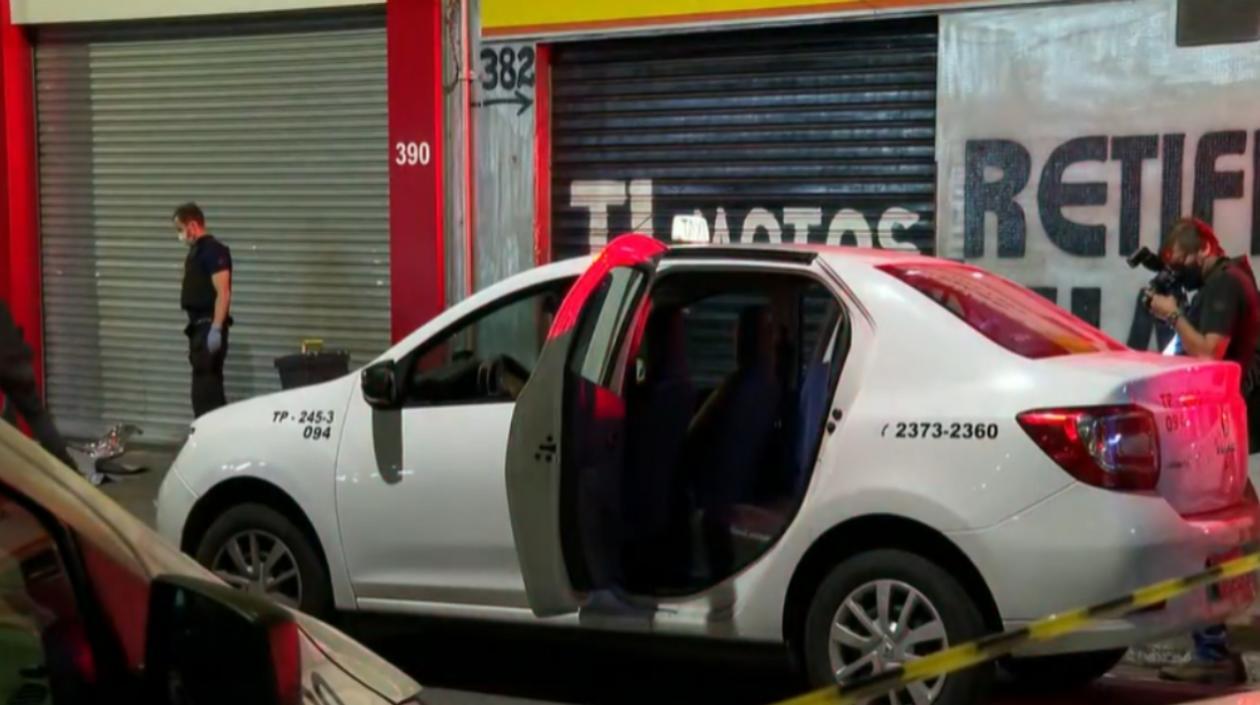 Taxi en el que quedaron los cuerpos de los dos colombianos en Sao Paulo.