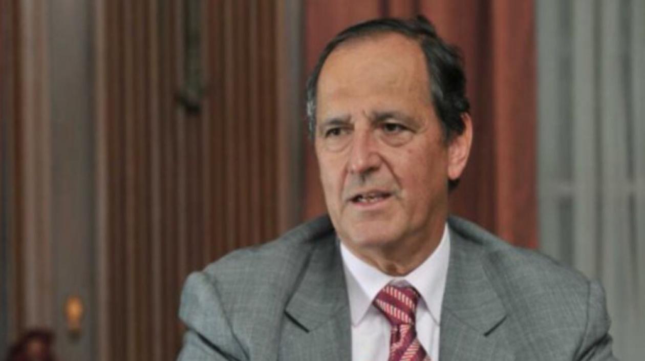 Juan Camilo Restrepo, Comisionado de Paz. 