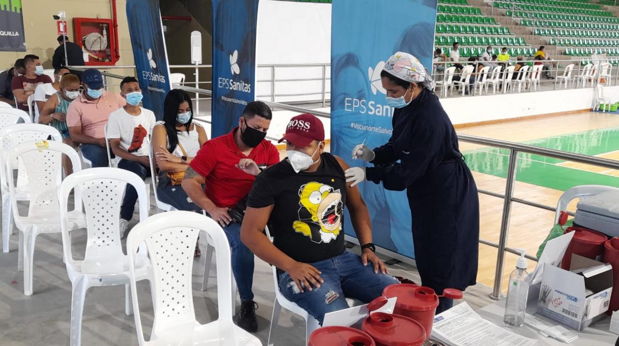 Ángel María Morales De la Hoz en el punto de vacunación en el Elías Chegwin.