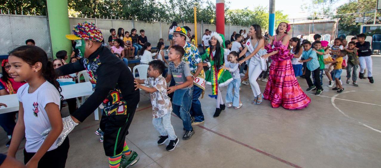 Natalia de Castro y Sebastián Guzmán se gozaron la ruta navideña en El Pueblito.
