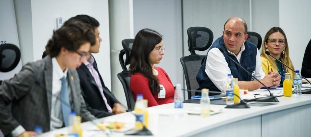 Defensor del Pueblo en la Mesa Nacional Multipartidista de Jóvenes