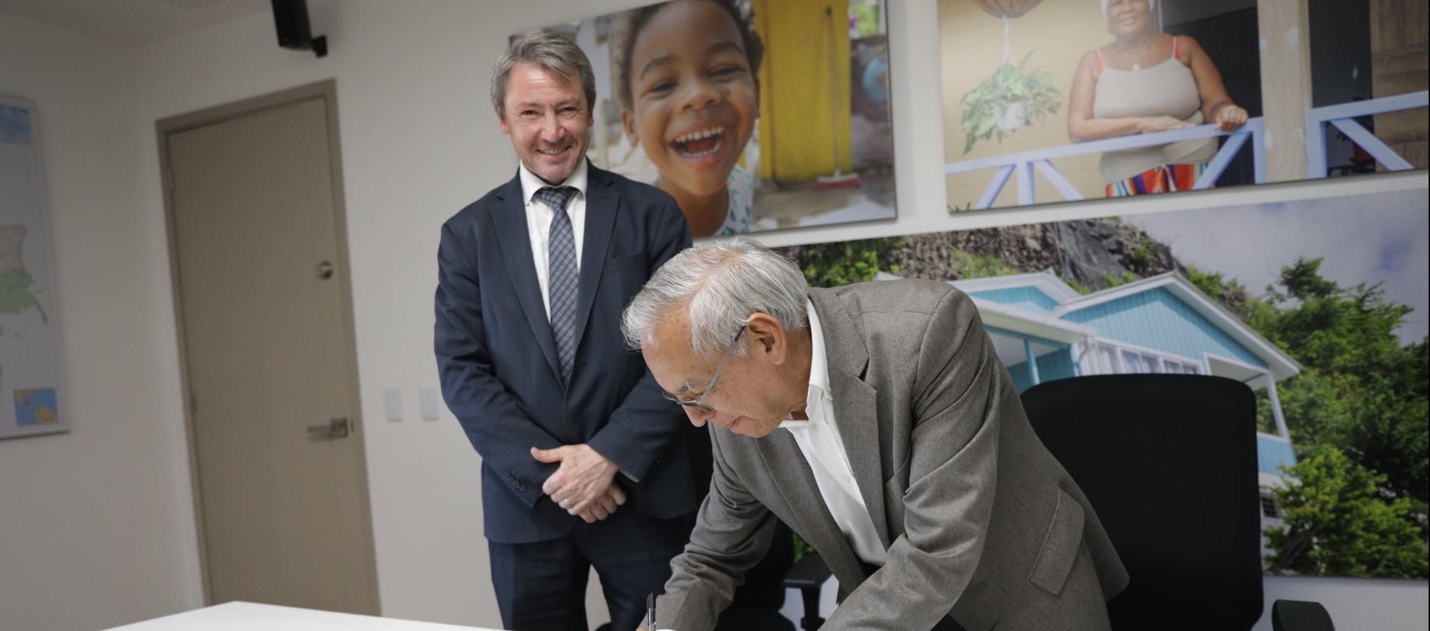 El presidente de Findeter (d) junto al director de la Agencia Regional de KfW (i).