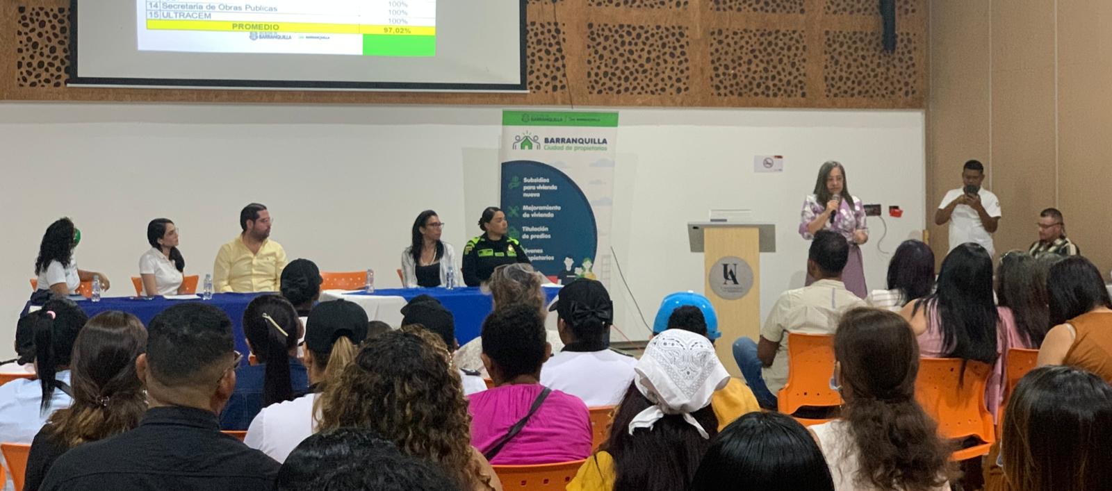 Funcionarios durante la sesión de reconocimiento.