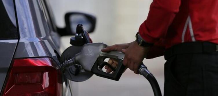 Tanqueo de gasolina.